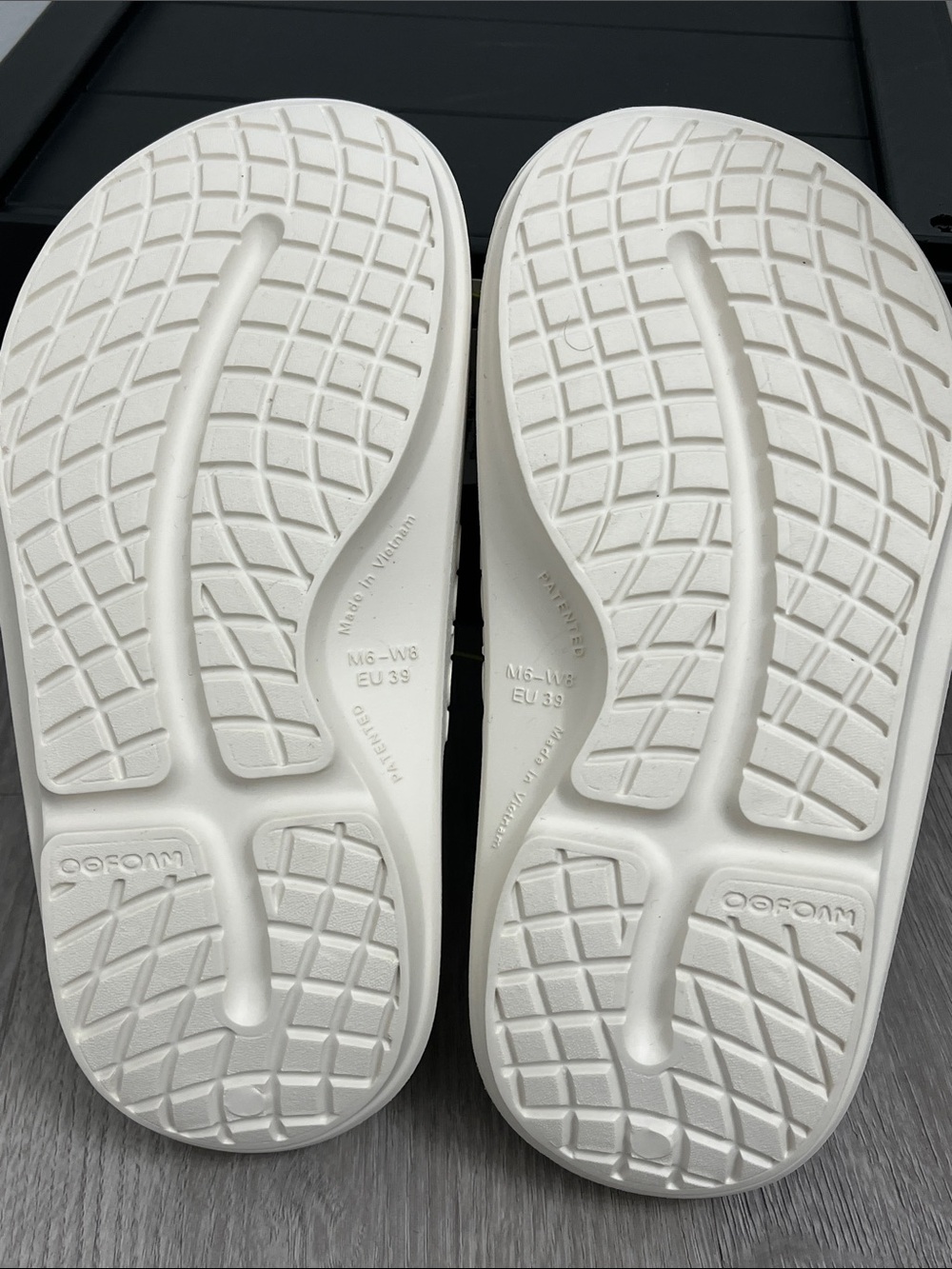 Oofos Ooahh plus + chalk slides sandals women’s size 8 men’s size 6 new - Picture 6 of 7